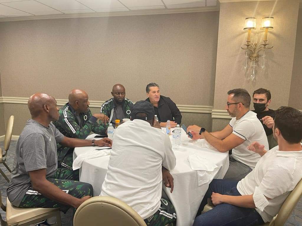 New Super Eagles Coach Peseiro Holds Meeting With His Nigerian Assistants,  Outlines His Playing Style - CorrectScore